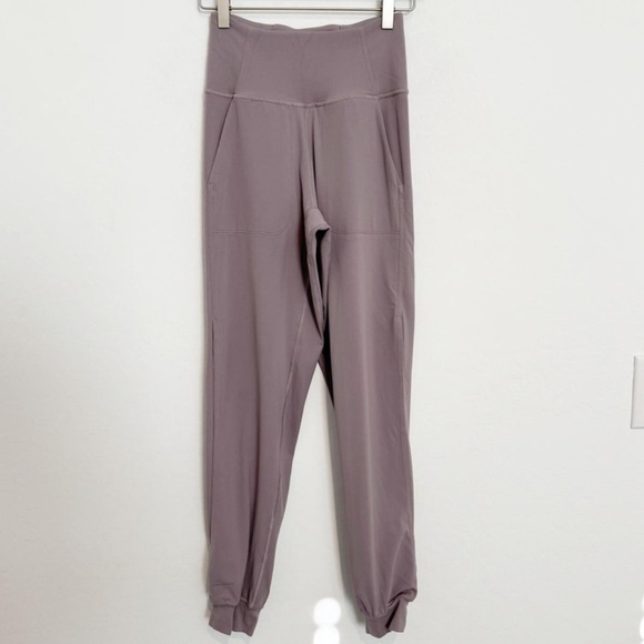 Lululemon Mauve High-Waisted Joggers - Picture 3 of 8
